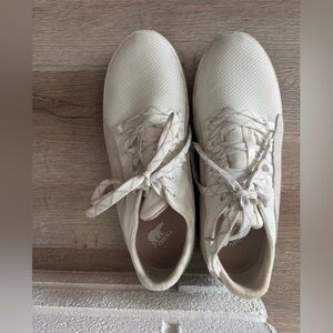 Worn once Sorel white tennis shoes size 9